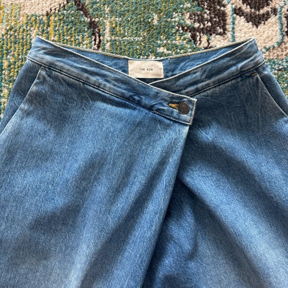 The Row wide leg crossover jeans in perfect blue denim - Picture 5 of 10